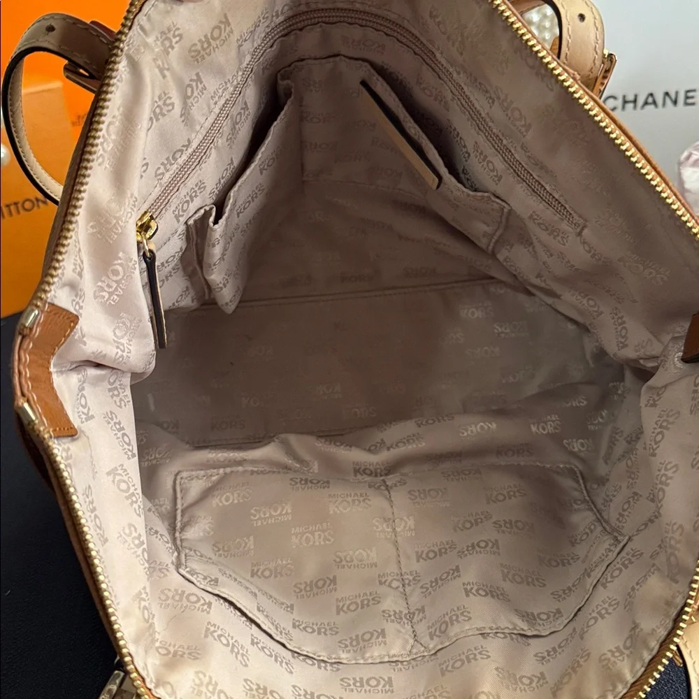 Michael Kors Tan Jet Set Leather Tote - Picture 7 of 11